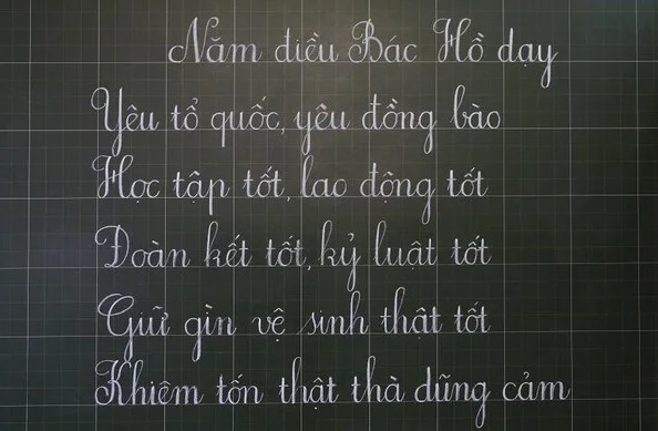 review-dia-chi-luyen-chu-dep-uy-tin-o-ha-noi